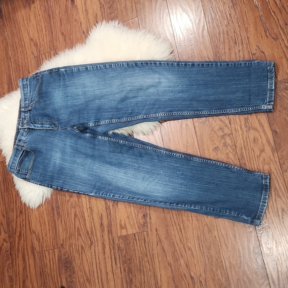 Liz Claiborne Medium Wash Classic Cut Jean's - Picture 3 of 6